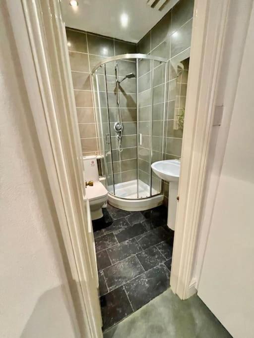 Spacious Flat With Huge Patio In Central Apartamento Londres