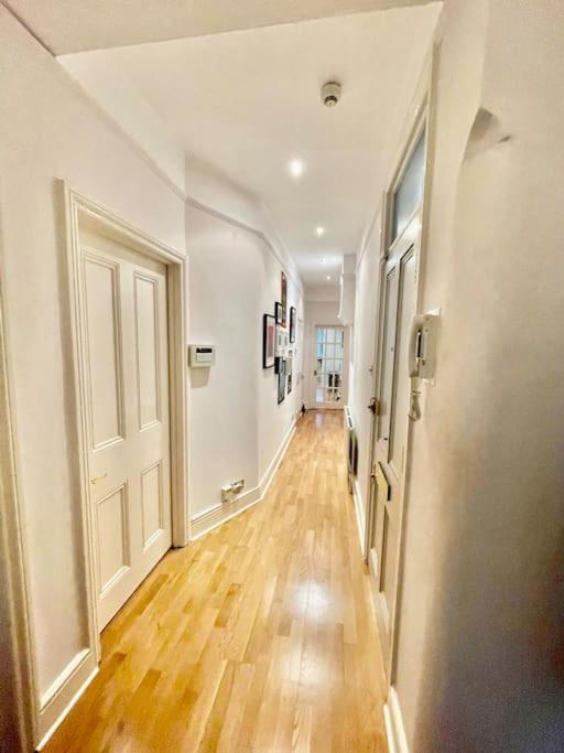 Spacious Flat With Huge Patio In Central Apartamento Londres